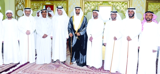 "سعيد بن طحنون وعبدالله الكعبي وسيف الظاهري وعدد من الحضور مع العريس"