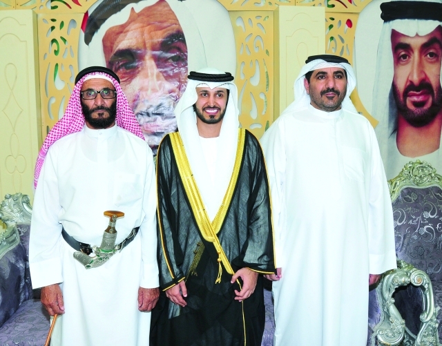 "العريس ووالده ووالد العروس"