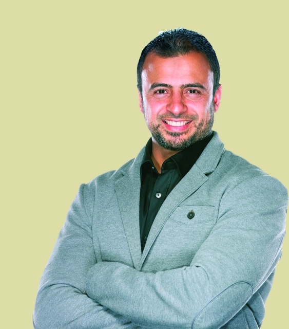 "مصطفى حسني"