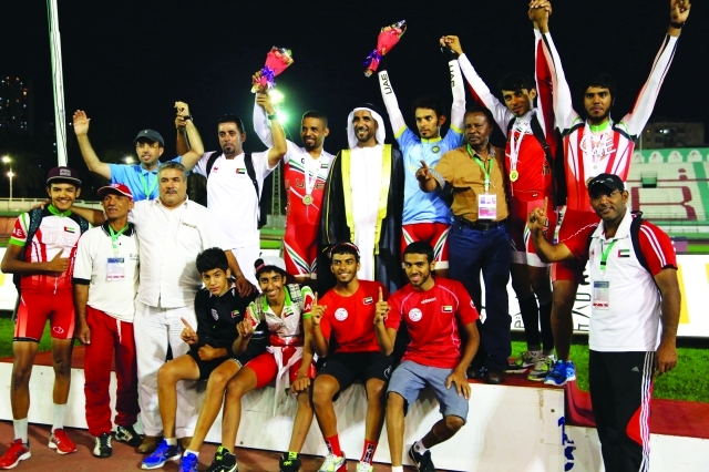 "وفد الإمارات يحتفل بالنجوم على منصة التتويج                     البيان"