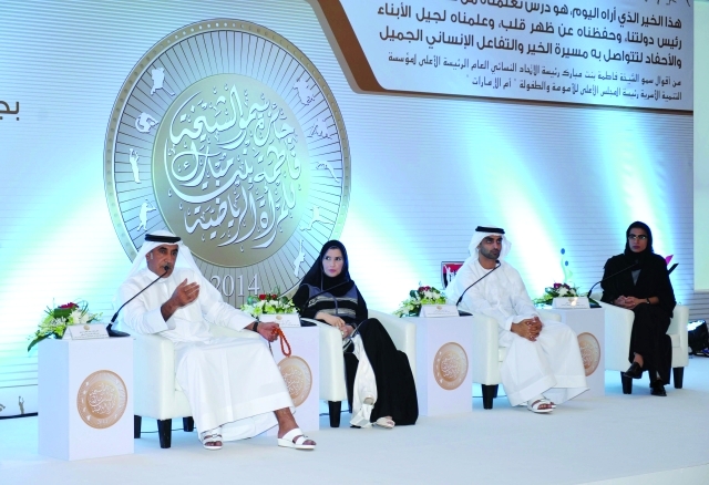 "الرميثي والمحمود ونورة الكعبي وأمل القبيسي خلال اللقاء"