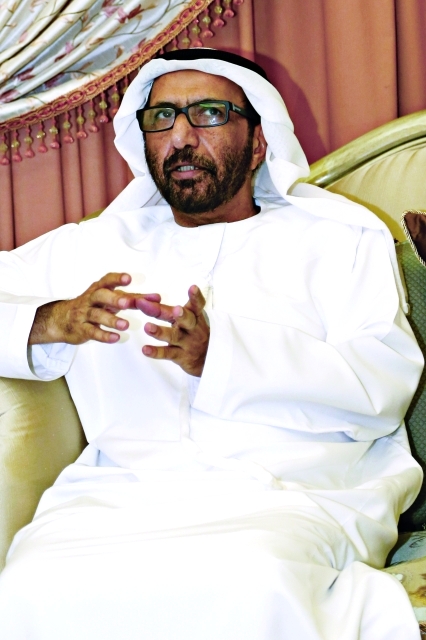 "عبدالله المطيري: عملات غريبة الشكل بعضها تشبه ملاقط الشعر تسمى «اللارين»"