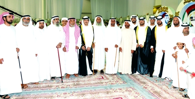 "سرور بن محمد خلال حضوره الحفل    \t\t  وام"