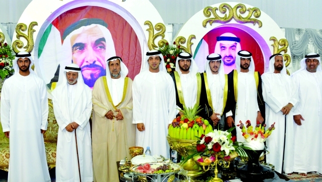 "منصور بن زايد خلال حضوره الحفل   \t   وام"