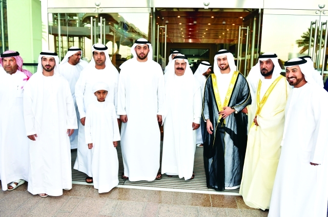 "راشد المعلا ومحمد عبدالرحيم العلي والعريس وجانب من الحضور"