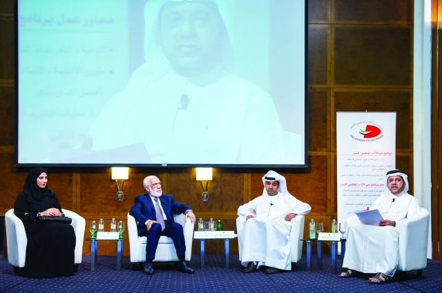 "أحمد الشريف وعمر عبد الكافي والخرجي ومريم الأفردي خلال الملتقى\tالبيان"
