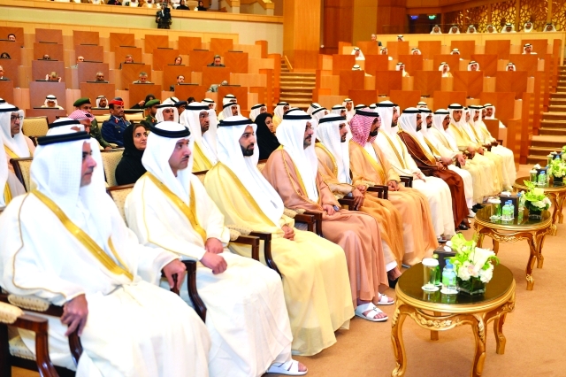 "حمدان بن محمد وحمدان بن راشد وسلطان بن محمد بن سلطان القاسمي وعمار بن حميد ومحمد الشرقي وراشد المعلا ومحمد بن سعود وحمدان وهزاع وسيف ومنصور بن زايد تصوير: سيف محمد وخليفة اليوسف"