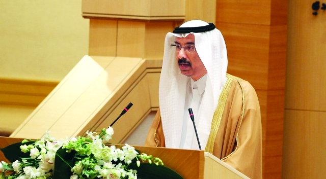 "محمد المر يلقي كلمته خلال الجلسة"