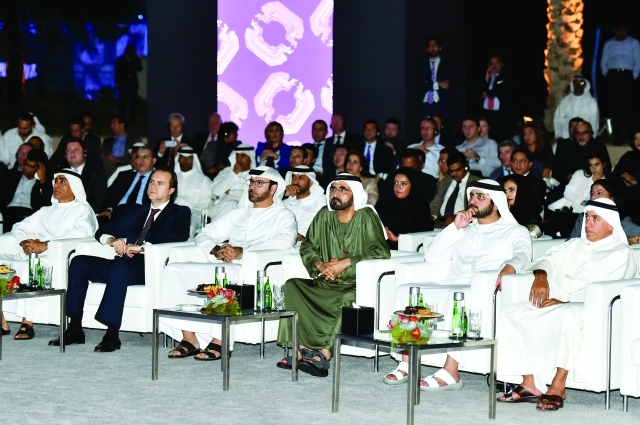 "محمد بن راشد ومكتوم بن محمد ومحمد القرقاوي وأحمد بن بيات والضيـــوف خلال الاحتفـــــــــــــــــــــــــال بمرور 15 عاماً على إنشاء مدينة دبي للإنترنت تصوير - محمد هشام"