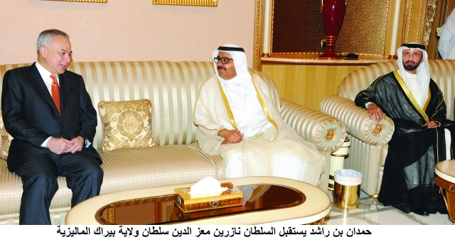 "حمدان بن راشد في حديث مع سلطان بيراك بحضور محمد الشيباني \tوام"