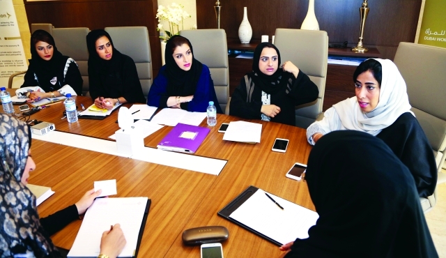 "جانب من الطاولة المستديرة التي جمعت سيدات «دبي للمرأة»"