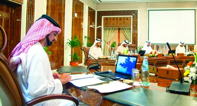 "ولي عهد عجمان خلال ترؤسه اجتماع المجلس التنفيذي \t\t وام"