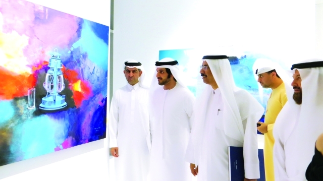 "المر والقاسم والريس والريس الابن خلال جولة في أحد المعارض \t\t\t\t\t\t\t\t\t البيان"