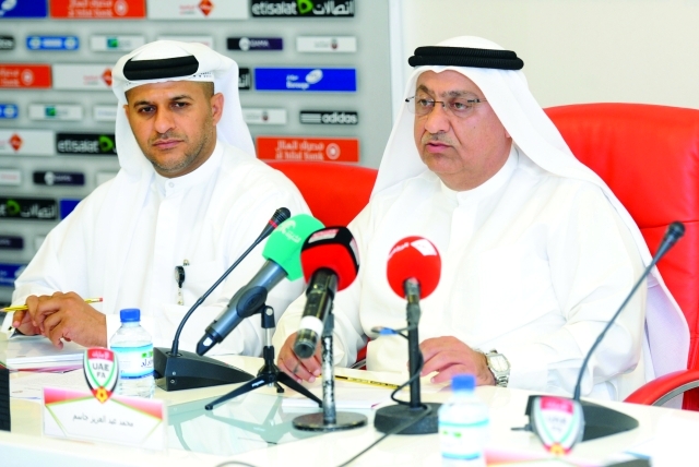 "علي حمد ومحمد عبدالعزيز في أحد الاجتماعات البيان"