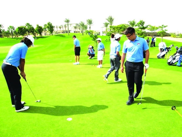 "منتخب الشباب بملعب بالم هيلز \t\tالبيان"