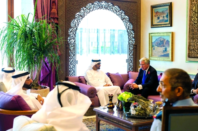 "محمد بن زايد خلال استقباله مايكل فالون \t وام"