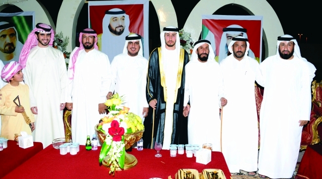 "العريس ووالده ووالد العروس وعدد من كبار الحضور"