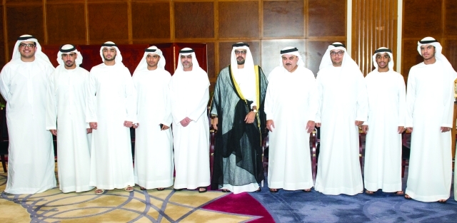 "العريس ووالده وأعمامه وأبناء أعمامه"