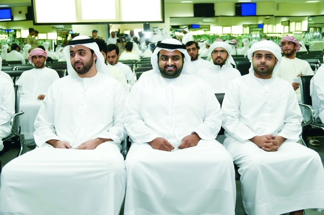 "وسموهما خلال إنتظار دورهما لإنهاء إجراءات التسجيل"