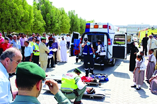 "الافتتاح وإخلاء الحافلة"