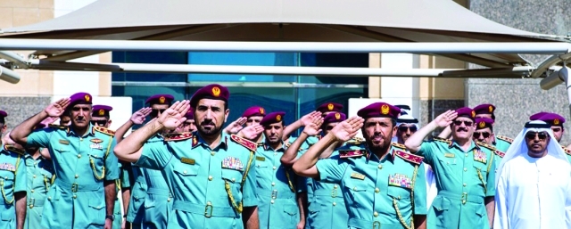 "الشعفار وكبار الضباط يحيون العَلم من المصدر"