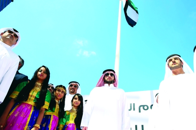 "أحمد بن محمد خلال الاحتفالية بحضور سامي القمزي تصوير: خليفة عيسى"
