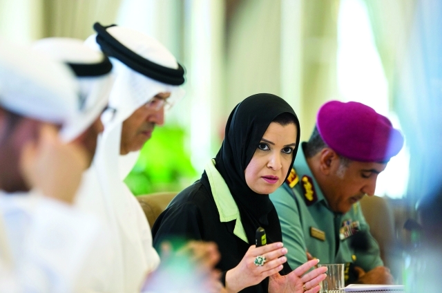 "أمل القبيسي خلال مشاركتها في مداولات المجلس"