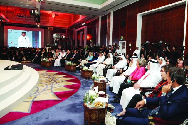 "نائب رئيس الدولة يتابع فعاليات المنتدى بحضور حمدان ومكتوم بن محمد والزياني وعدد من الضيوف والمشاركين"