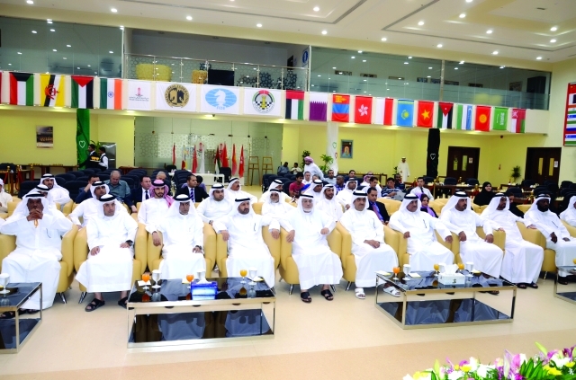 "كبار الحضور في المؤتمر الصحافيالبيان"