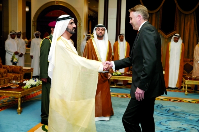 "محمد بن راشد يتسلم أوراق اعتماد عدد من السفراء الجدد"