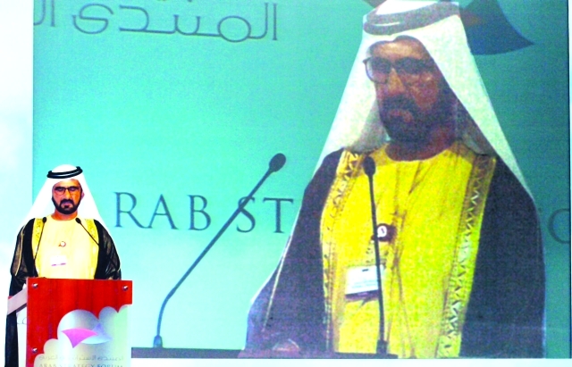"محمد بن راشد متحدثاً في إحدى دورات المنتدى الاستراتيجي العربي السابقة  \t أرشيفية"