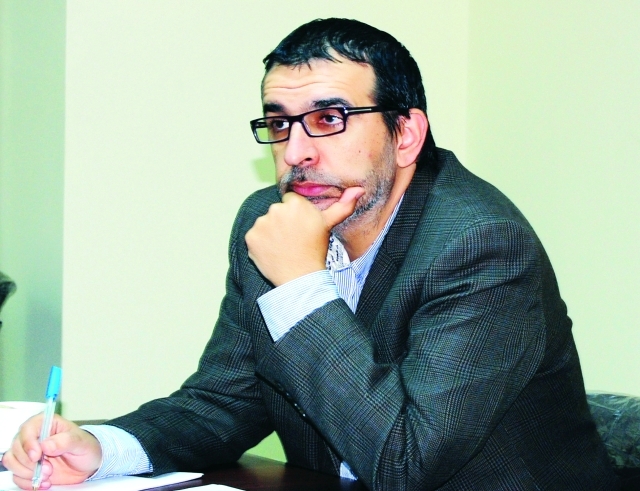 "عز الدين شكري: تحديد نوعية الكتب يتوقف على القارئ نفسه من حيث تفضيلاته"