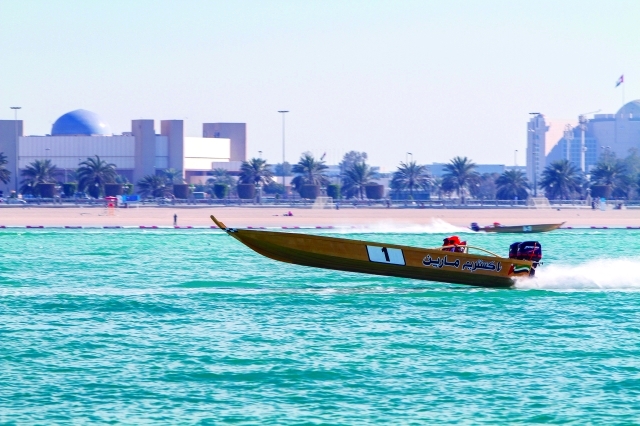 "من سباقات الشواحيف العام الماضي البيان"