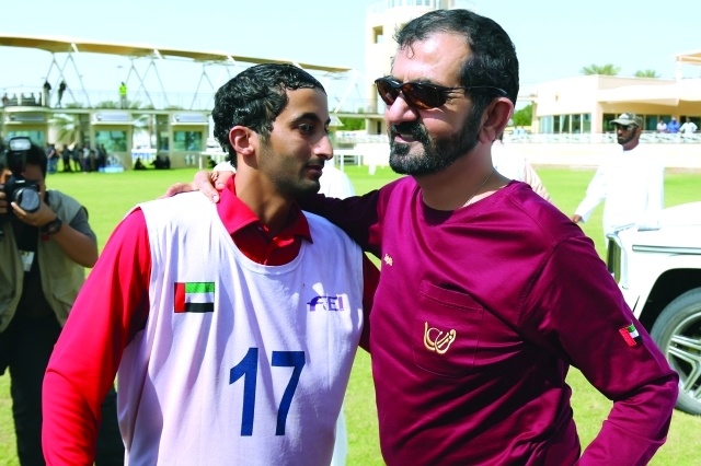 ".. وسموه يهنئ البطل الفائز باللقب"