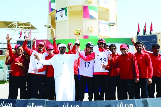 "البطل راشد بن دلموك والمدرب إسماعيل محمد مع نجوم وفرسان إسطبل إم . آر . إم"