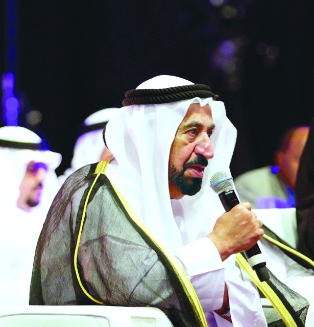 "سلطان القاسمي خلال مداخلته في الندوة"