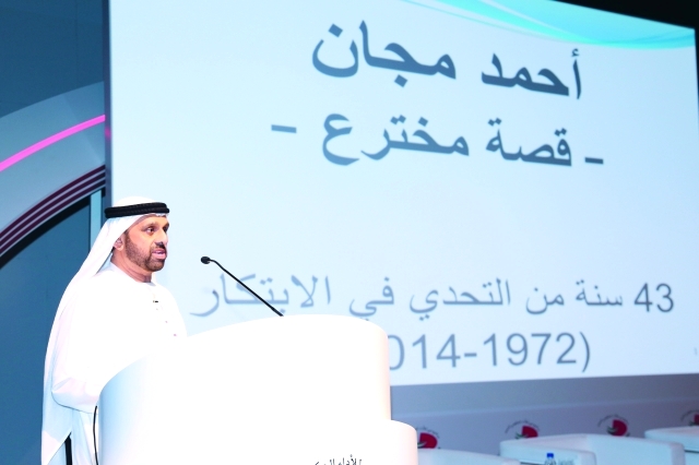 "أحمد مجان خلال عرض تجربته\tتصوير ـ عبد الحنّان مصطفى"
