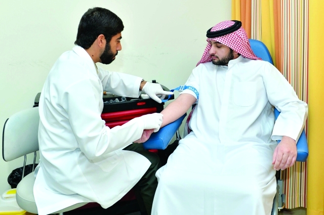 "سموه يجري فحص الدم استكمالاً لإجراءات الانضمام للخدمة الوطنية"