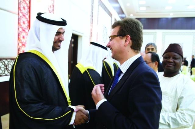 "العرسان يتقبلون التهاني"