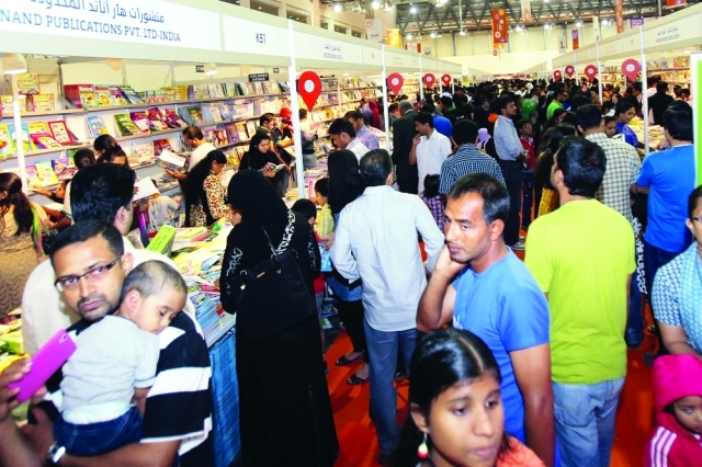 "زائرون من مختلف الأعمار والفئات"