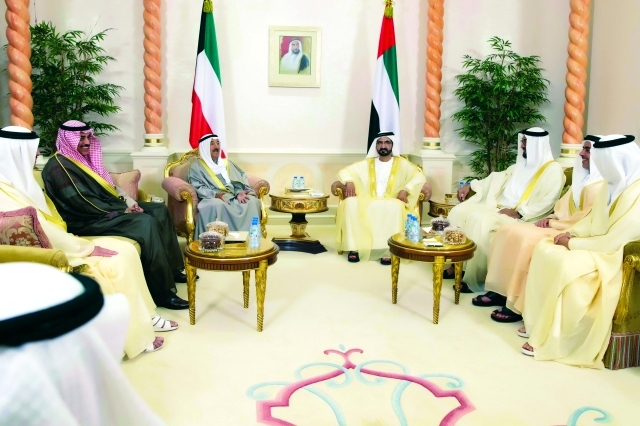 "محمد بن راشد ومحمد بن زايد يبحثان مع أمير الكويت علاقات التعاون بحضور هزاع وسيف ومنصور بن زايد وصباح الصباح"