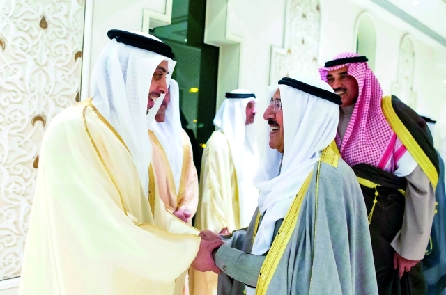 "أمير الكويت وهزاع وسيف ومنصور بن زايد"