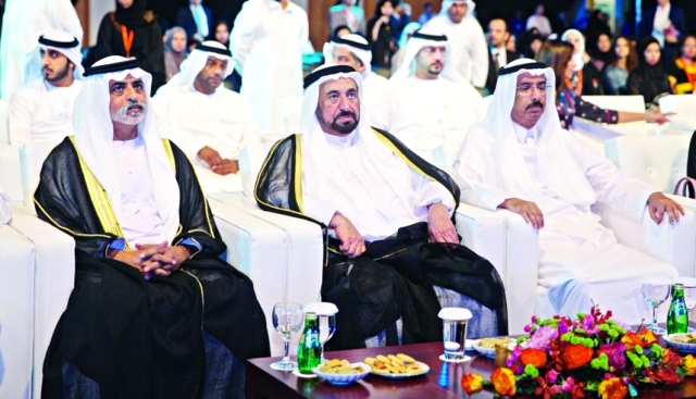 "سلطان القاسمي ونهيان بن مبارك ومحمد أحمد المر في حفل إطلاق المبادرة"