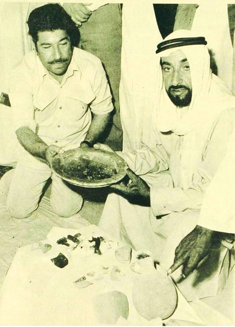 "زايد، يرحمه الله، يتفحص الموقع بنفسهوام"