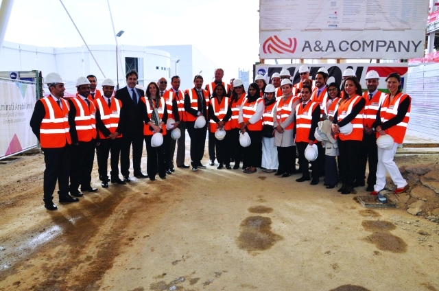 "فريق عمل اكسبو 2020 في لقطة جماعية \tمن المصدر"