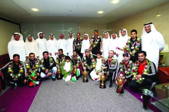 "استقبال منتخب البلياردو و السنوكر العائد من مصر بعد إحراز لقب البطولة العربية\t تصوير- غلام كاركر"