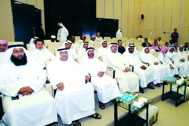 "حارب العرياني وعبدالعزيز بن ناصر النعيمي وعيد الفرج خلال الملتقى\tتصوير ـــ يونس الاميري"
