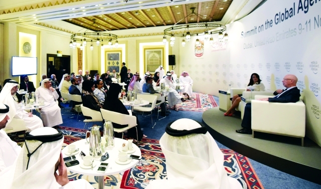 "كلاوس شواب يؤكد ثقته بالمستقبل الاقتصادي للإمارات\t \t البيان"