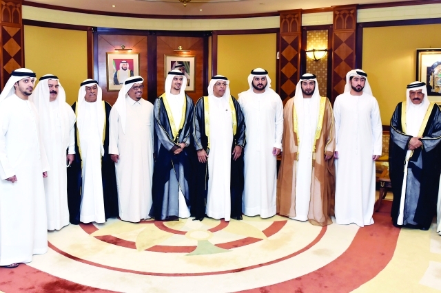 "مكتوم بن محمد خلال الحفل بحضور ضاحي خلفان ومحمد عبدالرحيم العلي وعدد من المسؤولين وأهل العريس تصوير محمد هشام"