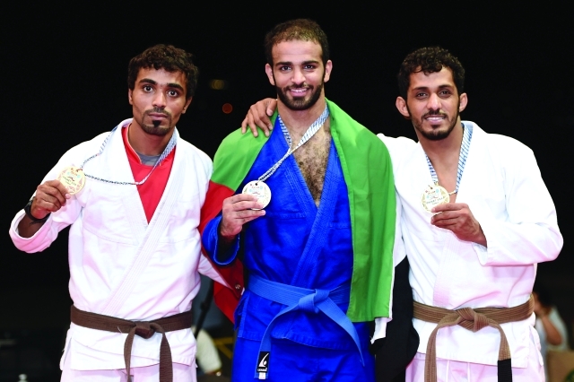 "نجوم الإمارات يستعرضون ميدالياتهم - البيان"